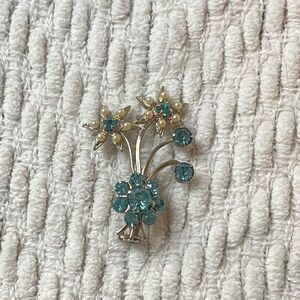 VINTAGE Silver Tone Bouquet Faux‎ Pearls Blue Rhinestone Floral BROOCH 1960s-70s